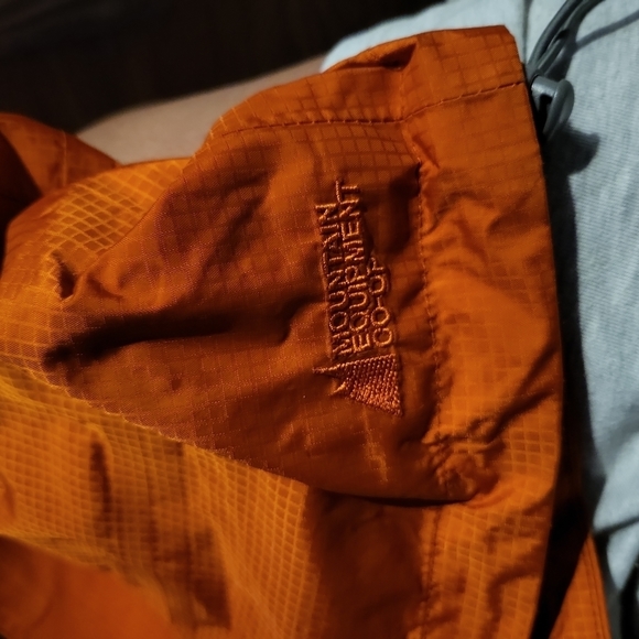 MOUNTAIN Equipment Co-op Soft Shell Rain Jacket Orange(see photo for measurement - Picture 5 of 7